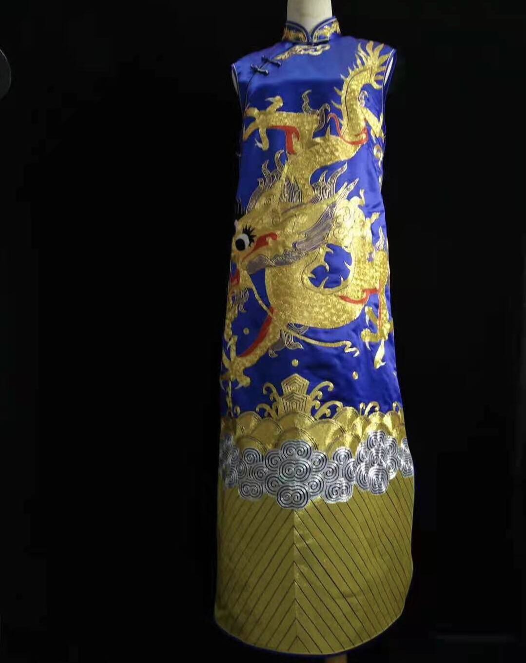 61101 Handmade embroidery Chinese Chi-pao( Cheongsam) blue