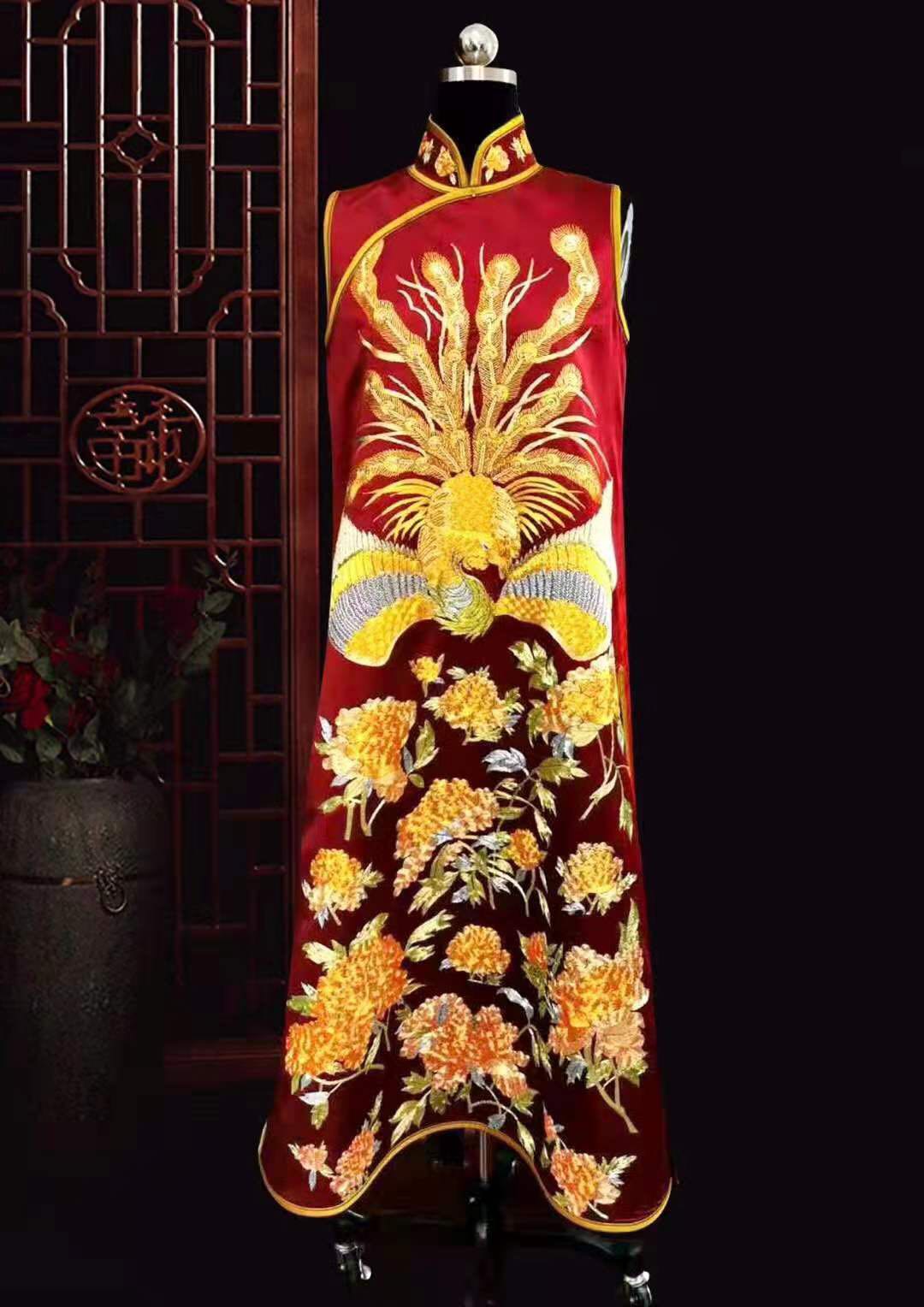 61104 Handmade embroidery Chinese Chi-pao( Cheongsam) red